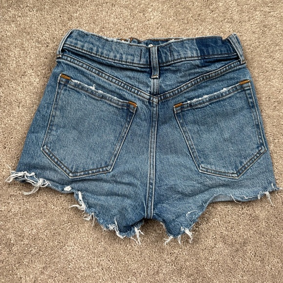 Abercrombie & Fitch The Mom Short High Rise - Picture 2 of 3